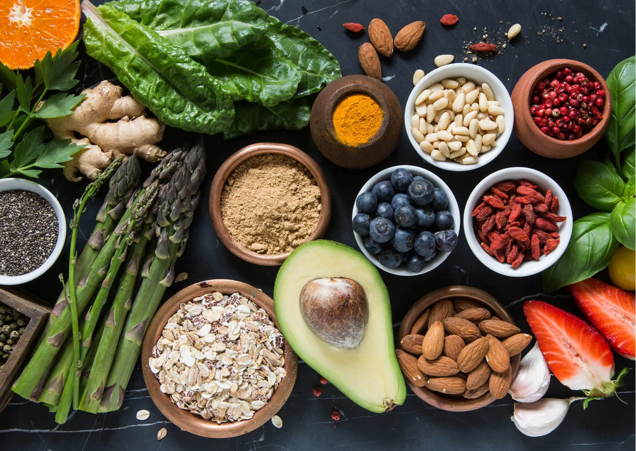 Fresh fruit and vegetables to accompany the breastfeeding nutrition guide